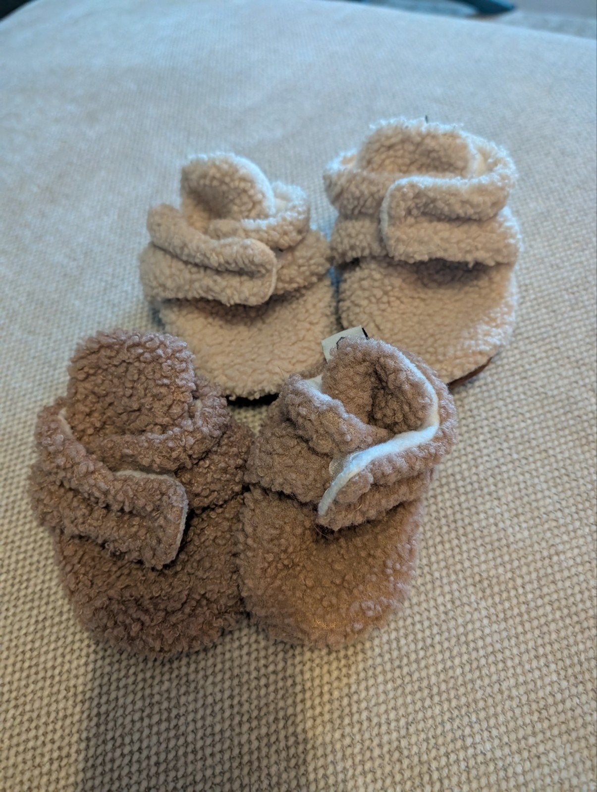 2 paar babyslofjes - Zo goed als nieuw, Kinderen en Baby's, Slofjes, Jongetje of Meisje, Ophalen of Verzenden, Zo goed als nieuw