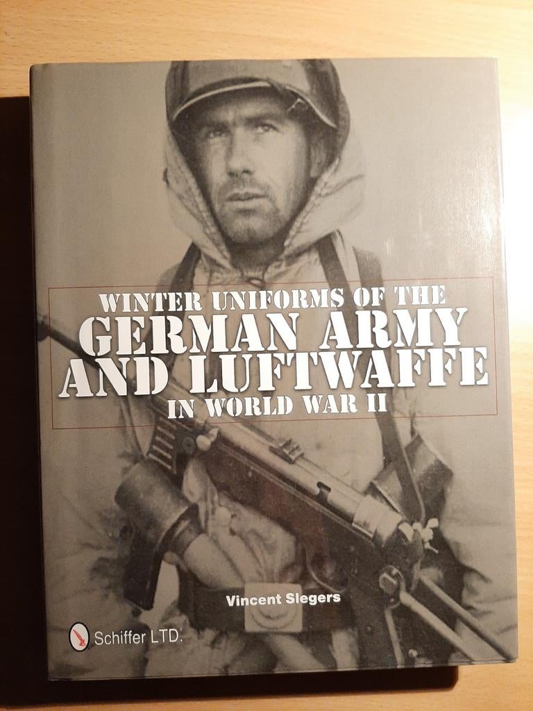 Winter uniforms of the German ARMY and Luftwaffe WW2., Ophalen of Verzenden, Luchtmacht, Duitsland, Boek of Tijdschrift