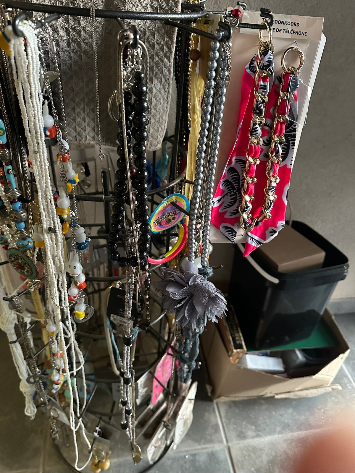Sieradenrek met diverse sieraden, Ophalen, Nieuw