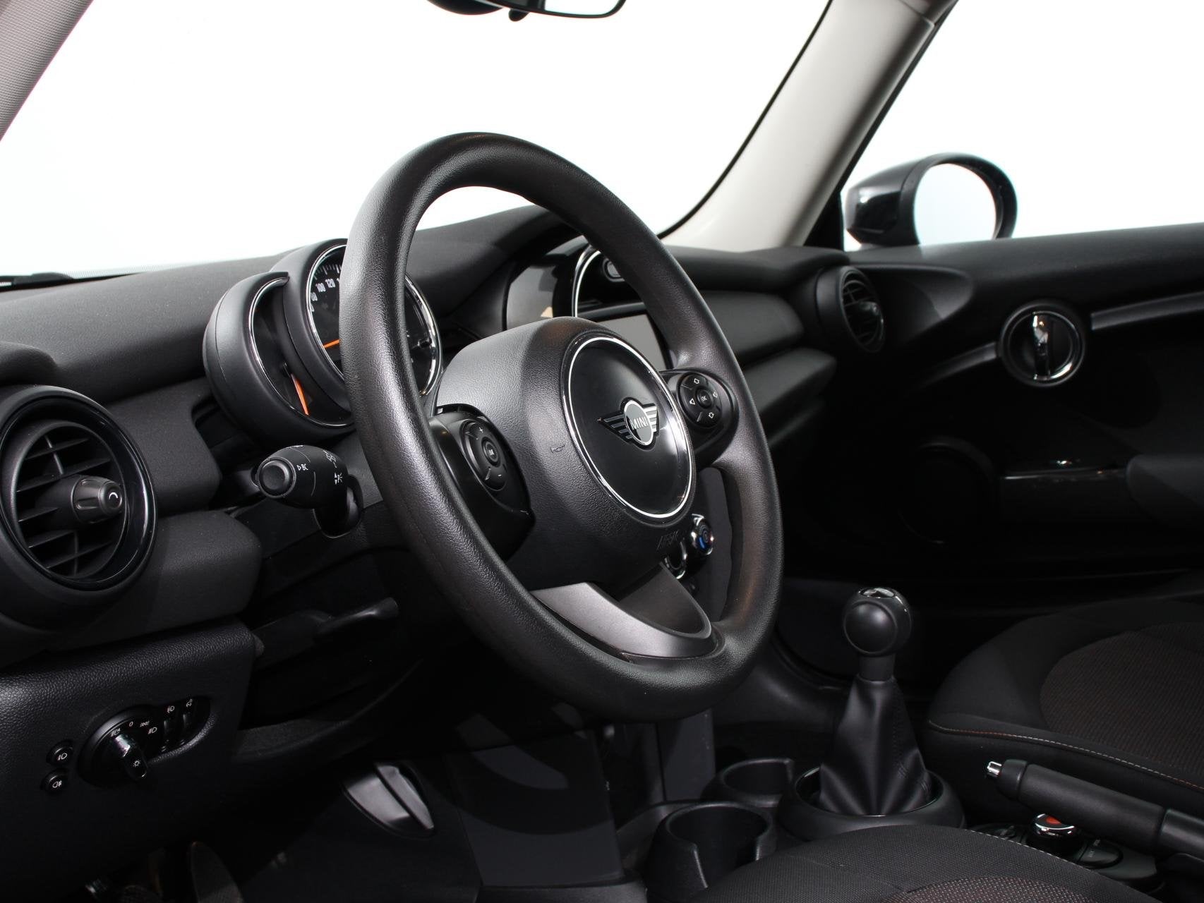 MINI One 1.5 3-DRS First Salt Airco Lichtmetalen Velgen Stoe, Auto's, Voorwielaandrijving, Stof, Gebruikt, Zwart