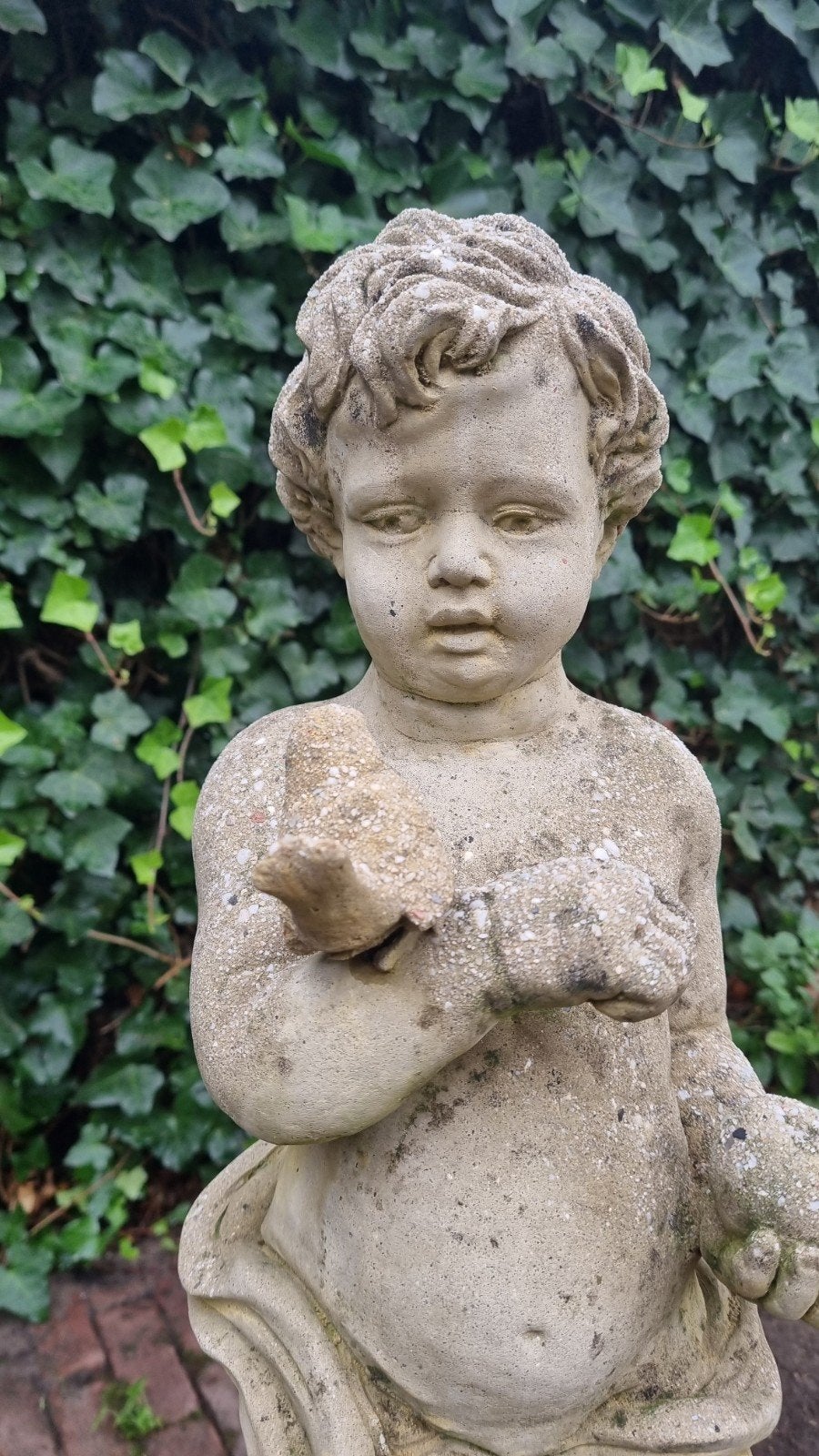 Klassiek tuinbeeld / tuin ornament: Cherubijn op zuil (beton, Ophalen, Gebruikt, Beton, Engelenbeeld