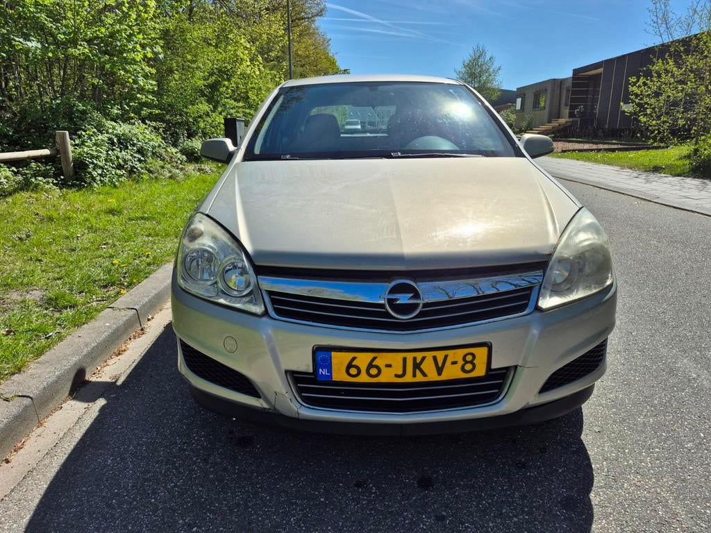 Nieuwe apk!!   Opel Astra 1.6 16V 5D 85KW 2009 Grijs, Auto's, Voorwielaandrijving, 15 km/l, 4 cilinders, 635 kg