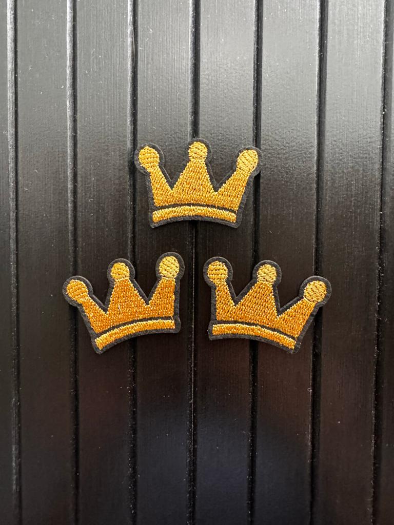 3 Gouden Kroon Applicaties - Strijkpatches 3x4,5cm, Ophalen of Verzenden, Nieuw, Overige applicaties