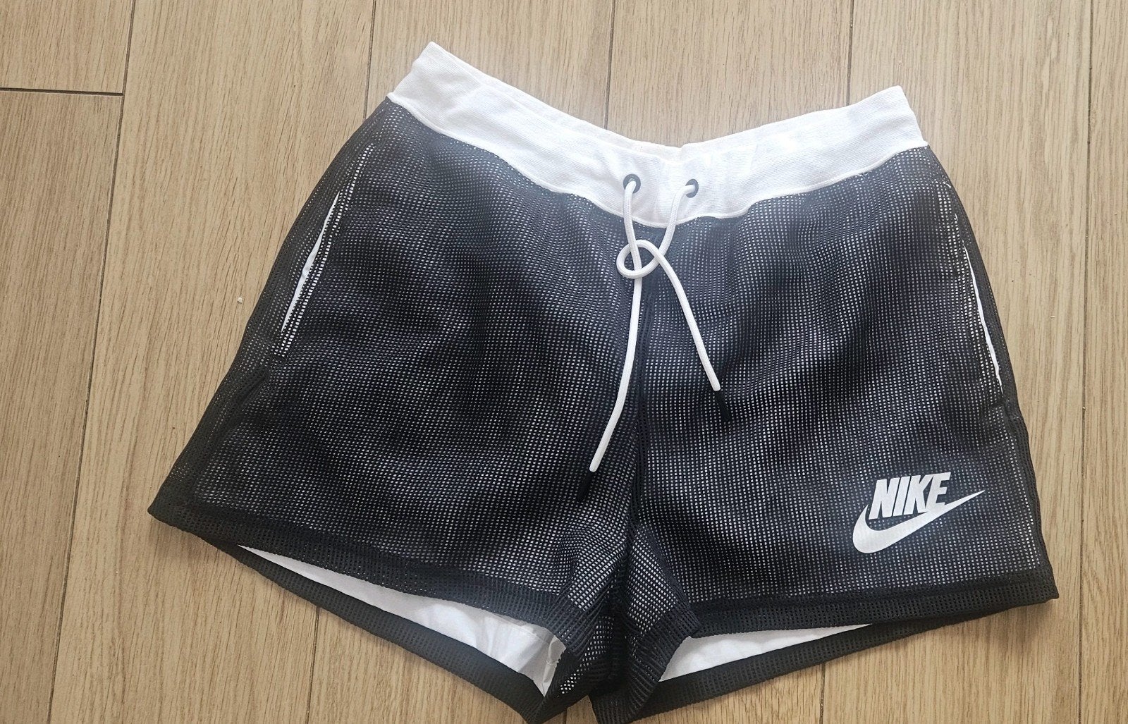 Nike zwart met wit short, Maat 38/40 (M), Kort, Zwart, Nike