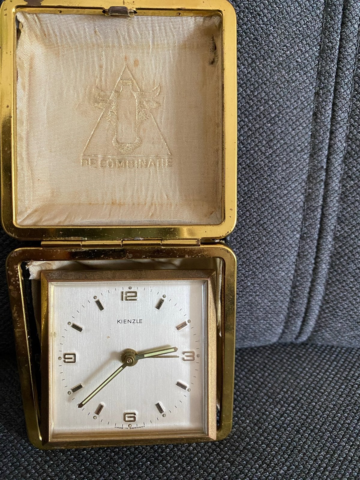 Vintage Kienzle reiswekker in lederen etui, Antiek en Kunst, Ophalen of Verzenden