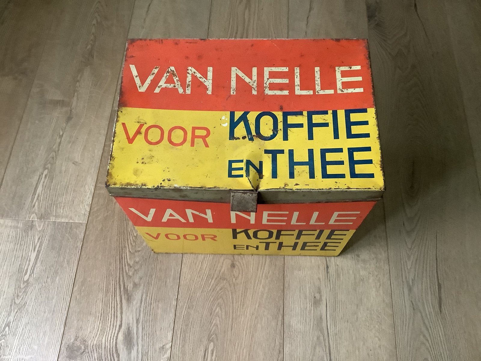 Oud van Nelle blik uit de jaren 30, Ophalen