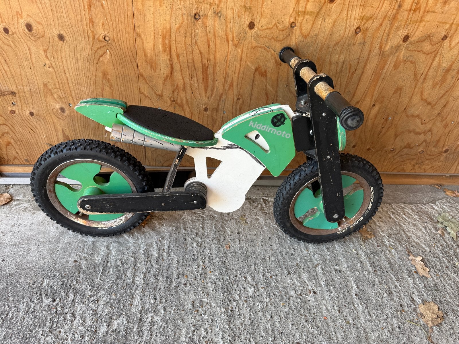 Kiddimoto houten loopfiets loop motor nieuwe banden, Ophalen, Gebruikt, Loopfiets