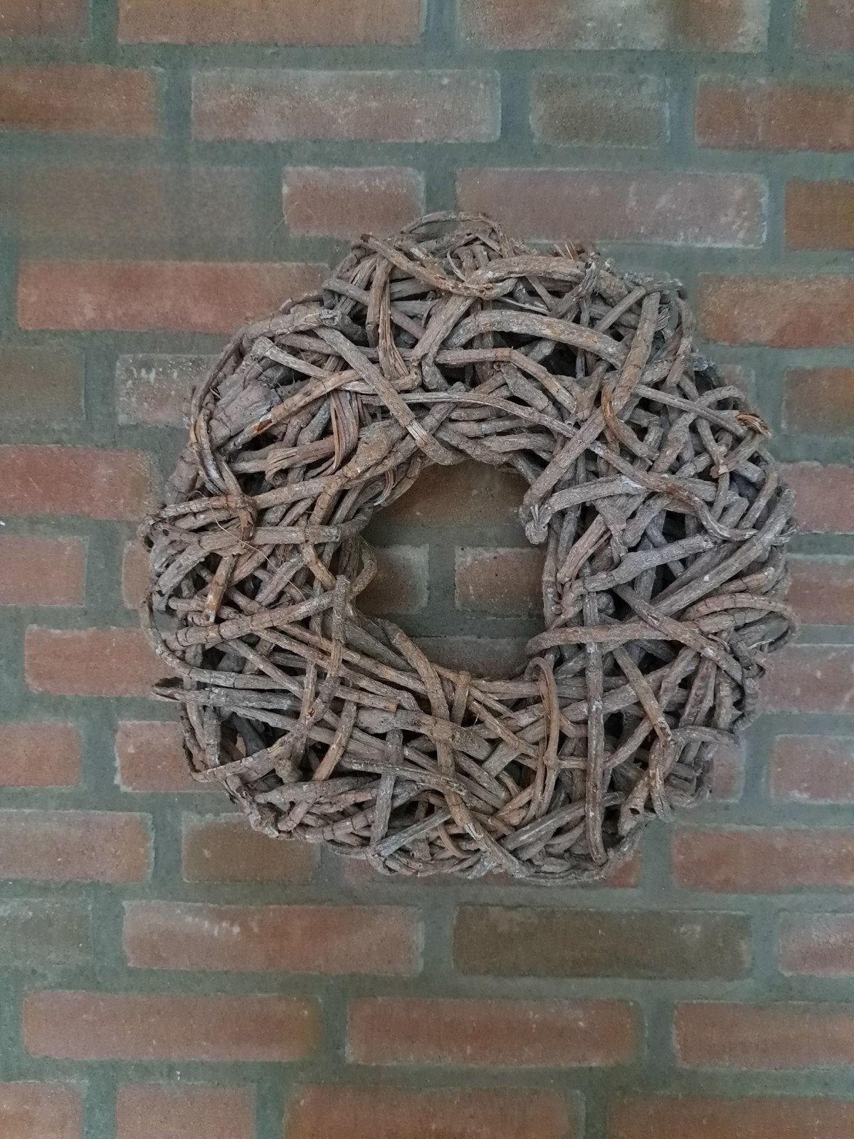 Decoratieve krans van natuurlijke takken, Ophalen