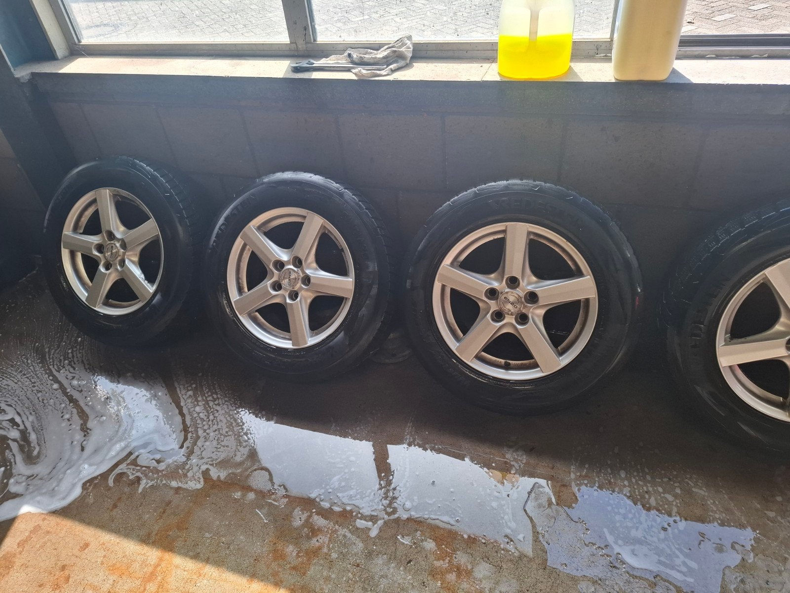 Enzo 16 inch velgen met Vredestein winterbanden 215/65 R16, Auto-onderdelen, Banden en Velgen, Ophalen, 16 inch, Banden en Velgen