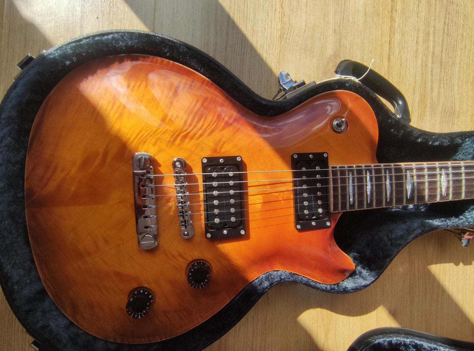 FGN Expert Flame (Made in Japan), Muziek en Instrumenten, Ophalen of Verzenden, Zo goed als nieuw, Solid body, Overige merken