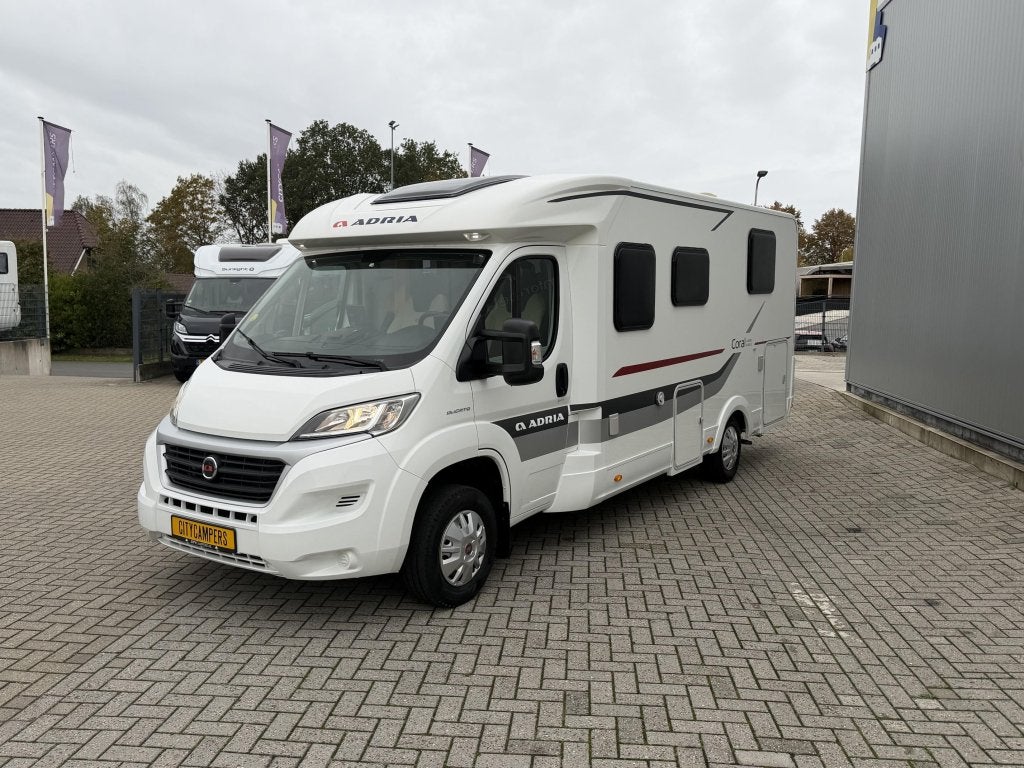 Adria Coral S 600 SC Levelsysteem Zonnepaneel 2016 64D km, Caravans en Kamperen, ESP-stabiliteitscontrole, Ringverwarming, Fiat