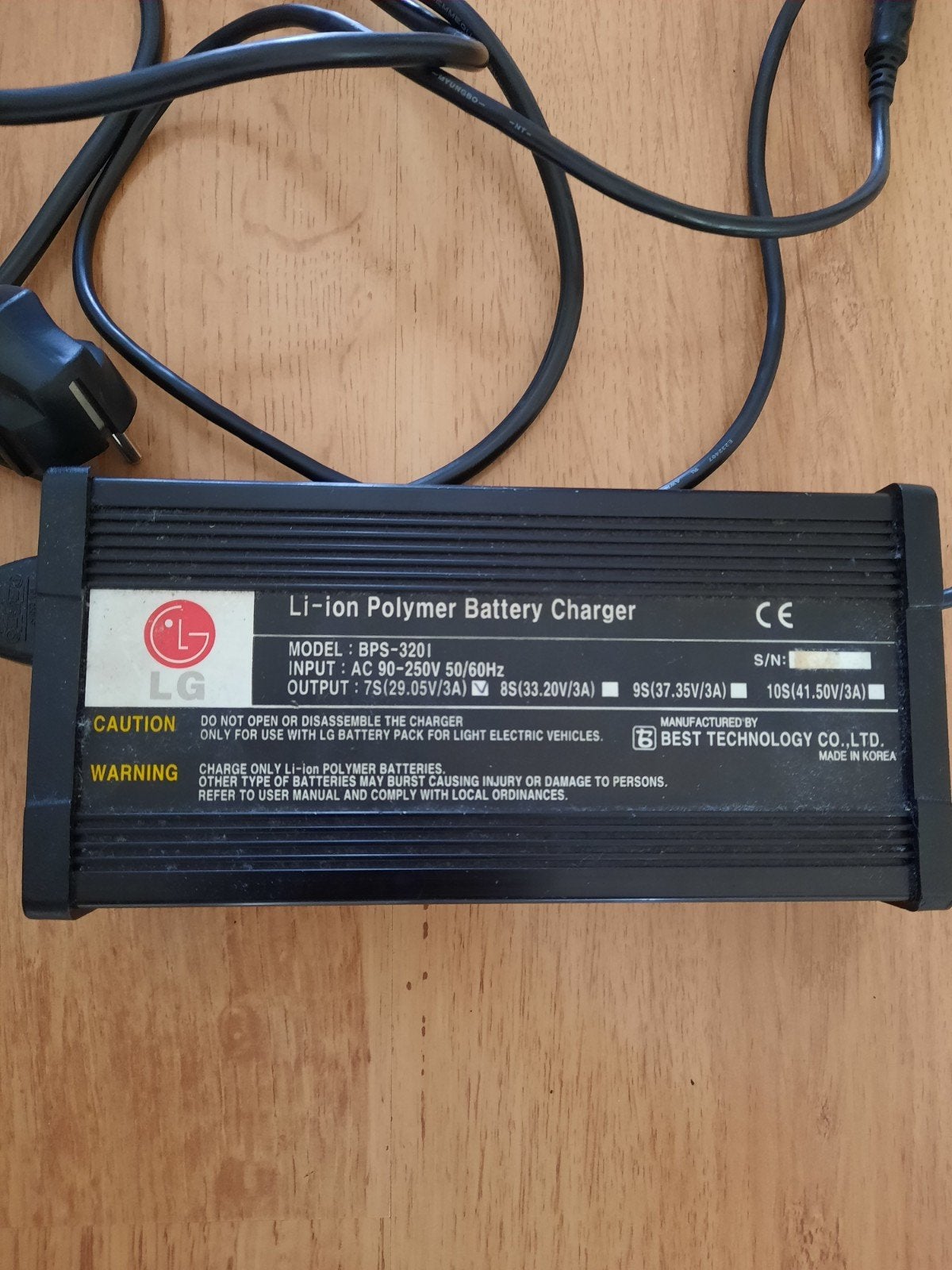 LI-ION POLYMER BATTERY CHARGER, Ophalen, Gebruikt