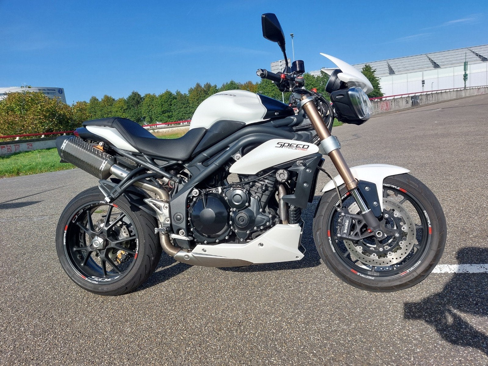 Triumph SpeedTriple 1050 ABS Crystal White, Matt Black Frame, Motoren, Occasion, Motorrijbewijs A, 3 cilinders, Particulier