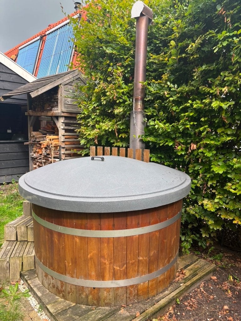 Hot tub houtgestookt, Tuin en Terras, Bubbelbaden en Hottubs, Ophalen, Gebruikt, Trap, Vast