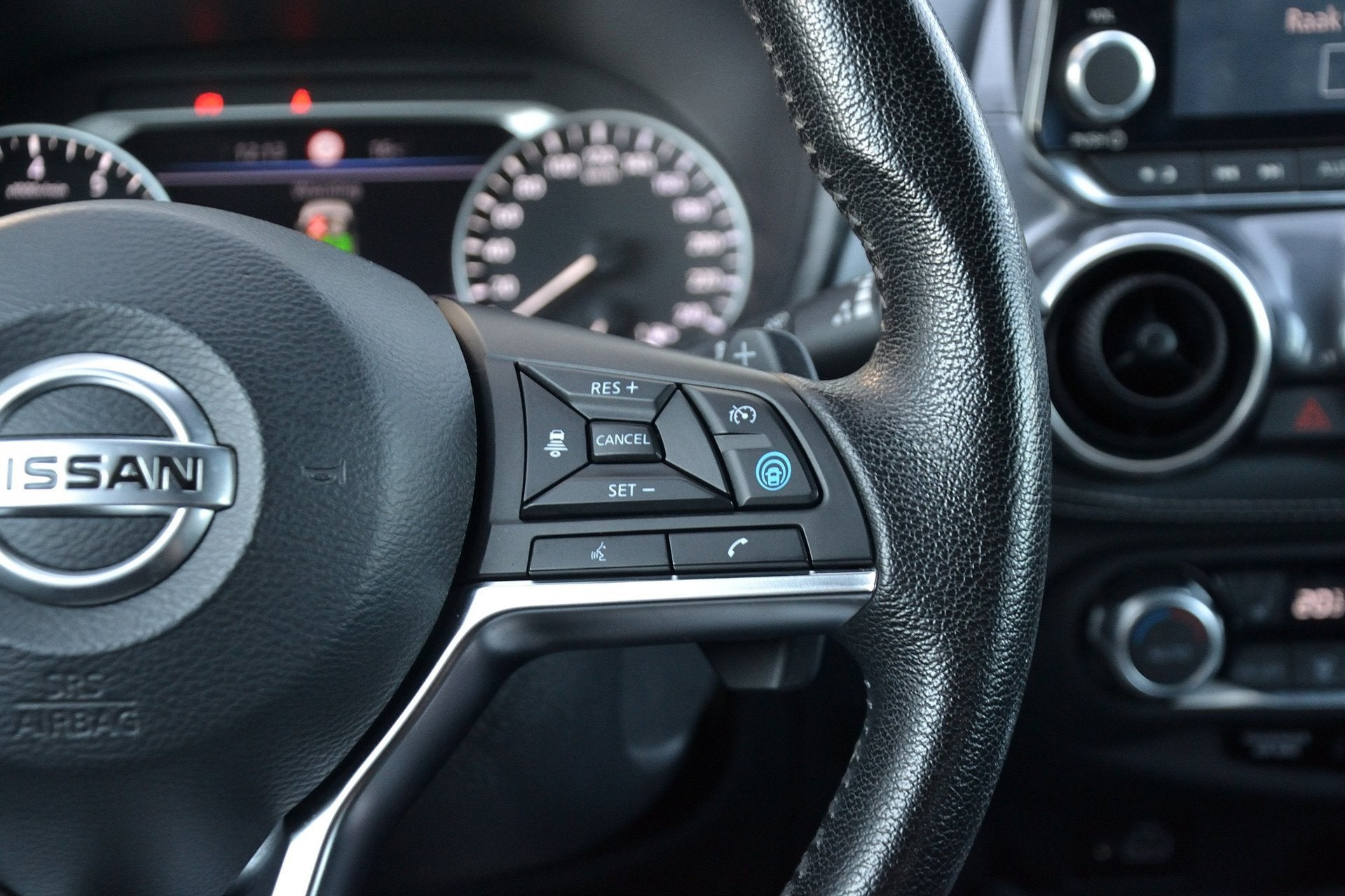 Foto 19 van Nissan Juke 1.0 DIG-T Tekna Automaat | Navigatie | Stoelverw