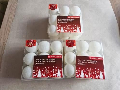 3x 18 stuks witte kerstballen 4cm h, Diversen, Kerst, Evora, Onbekend, Nieuw, Ophalen of Verzenden