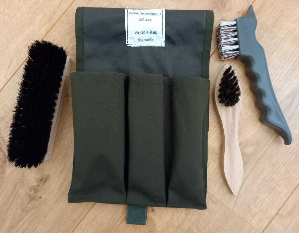 Nederlandse Leger schoenpoets foudraal/borstels voor laars, Ophalen, Landmacht, Nederland, Kleding of Schoenen