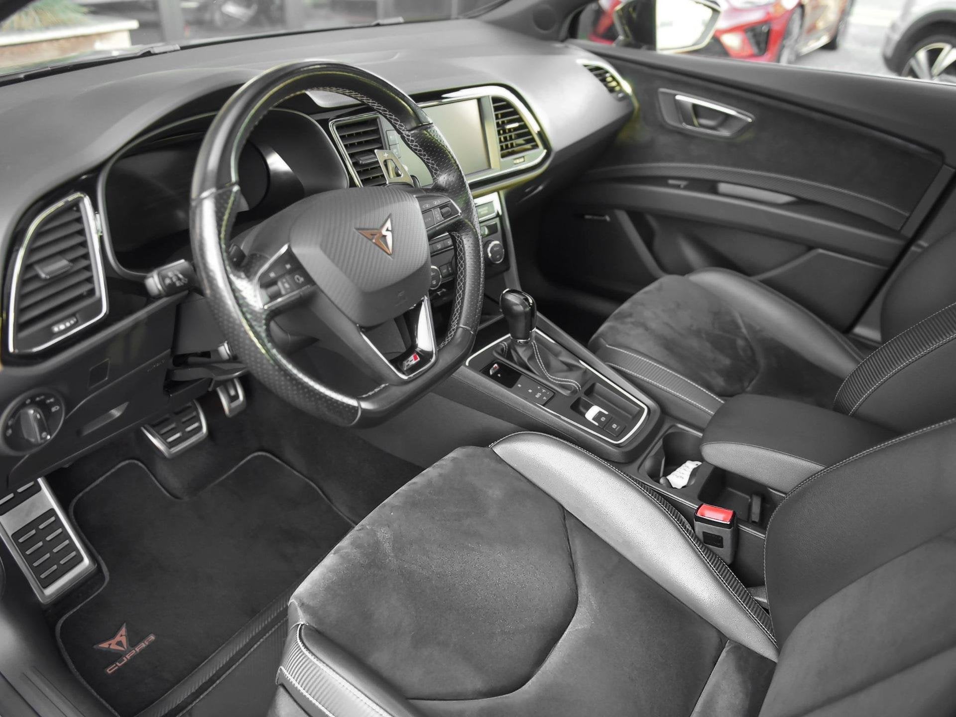 SEAT Leon 2.0 TSI CUPRA 300 Panoramadak ACC Alcantara Camera, 4 cilinders, 1984 cc, Leon, Zwart