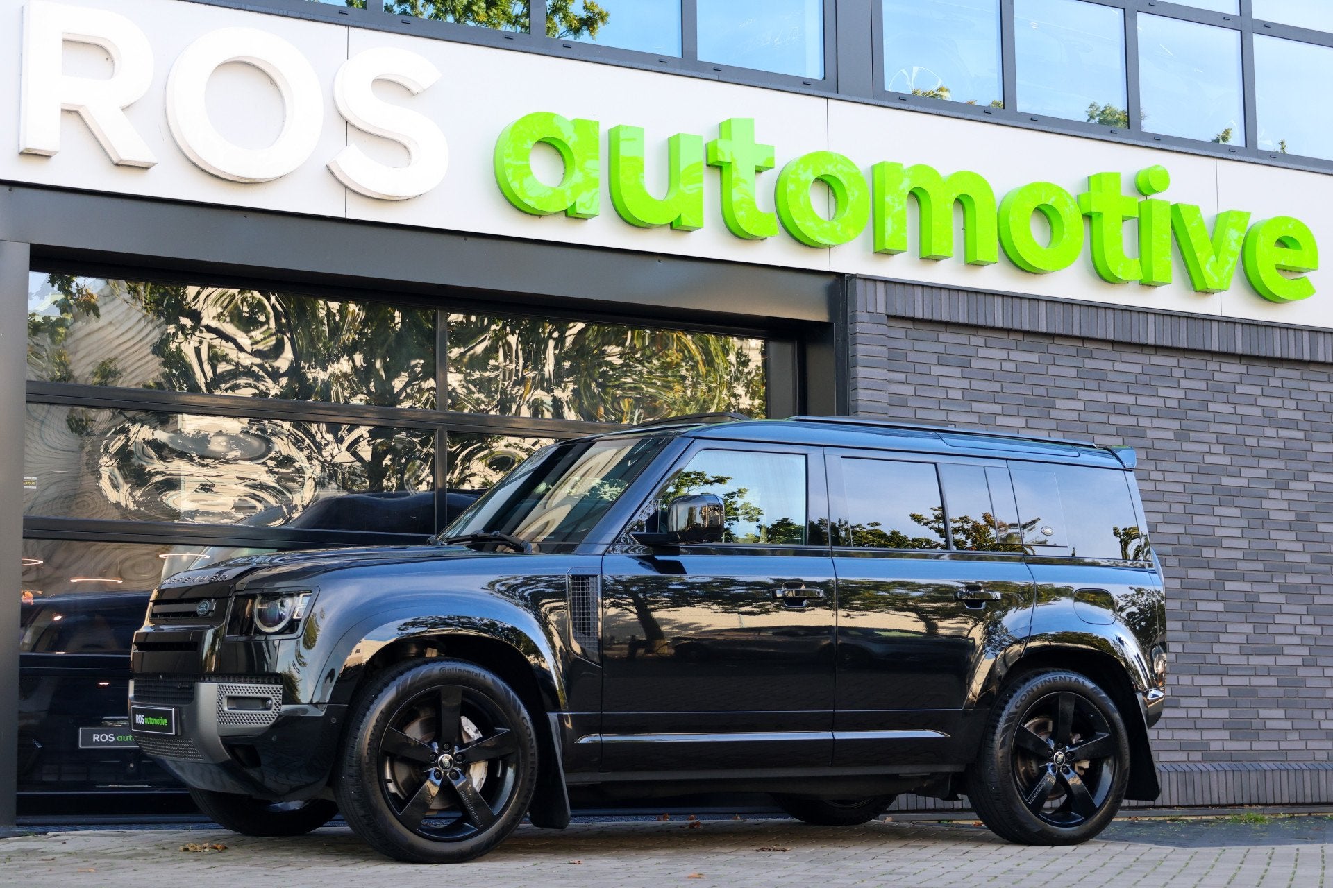 Land Rover Defender 110 2.0 P400e 110 X-Dynamic HSE | PANO |, Auto's, Automaat, Dealer onderhouden, 404 pk, Gebruikt