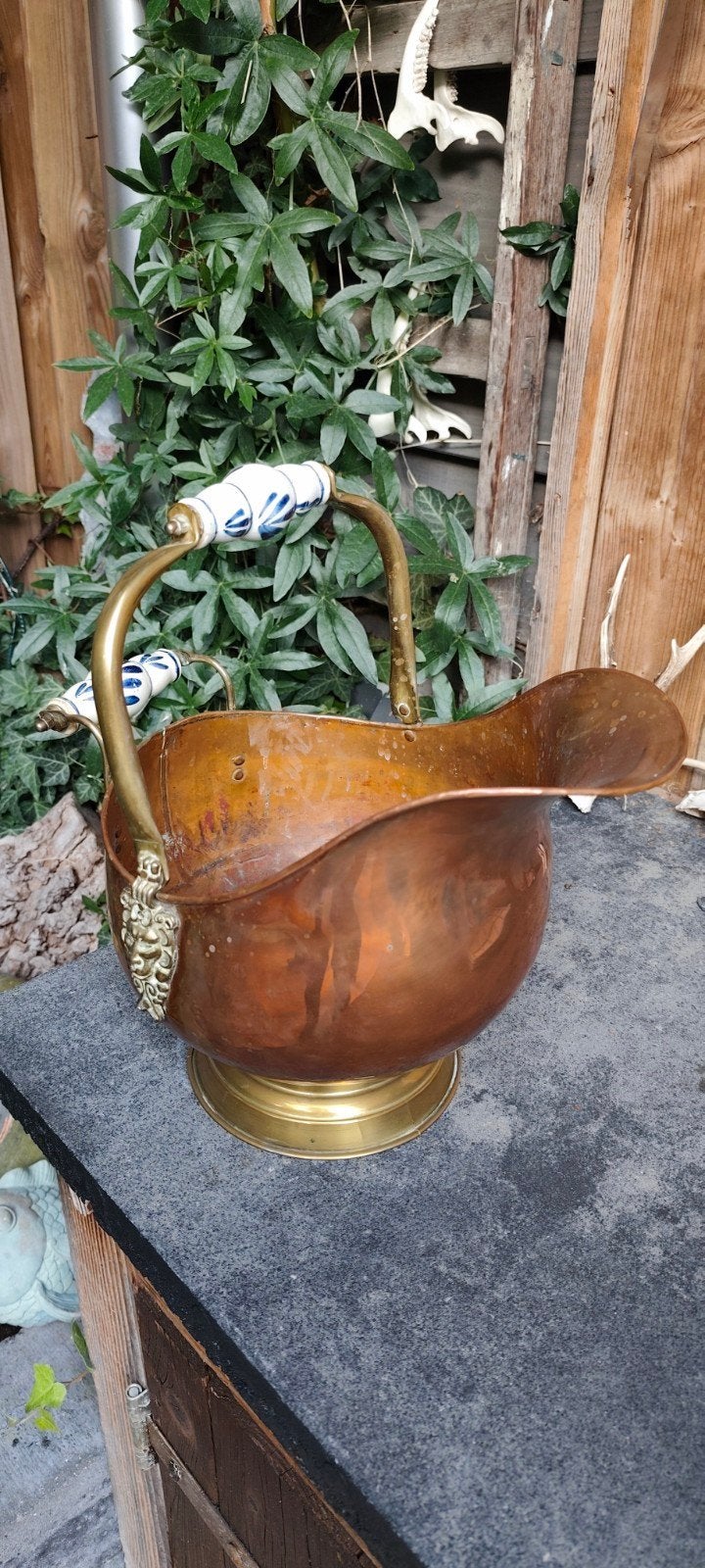 Antieke koperen kolenkit met porseleinen handvatten, Ophalen of Verzenden, Koper