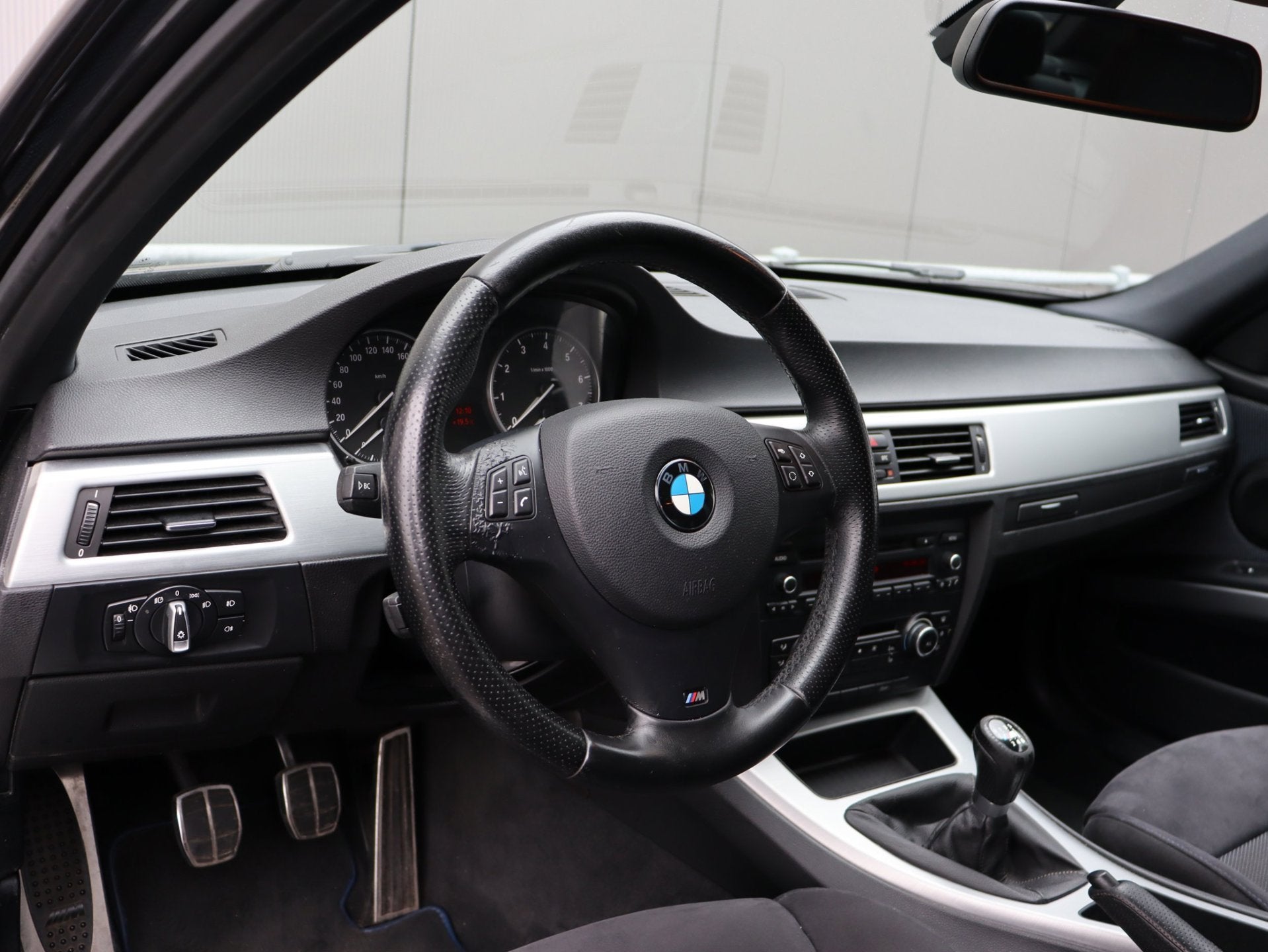 Foto 13 van BMW 3-serie 320i Executive M-sport airco LM cruise