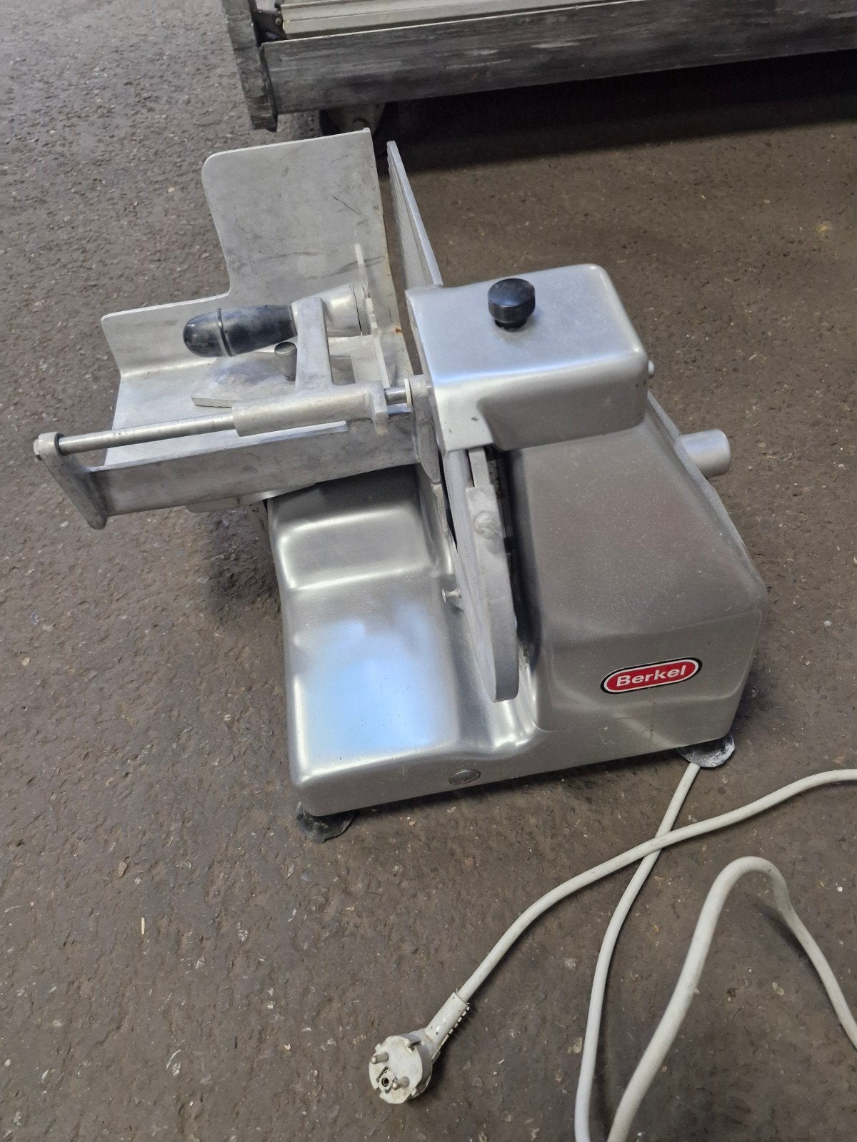 Deze berkel vleeswarensnijmachine is in gebruikt staat, Witgoed en Apparatuur, Ophalen of Verzenden