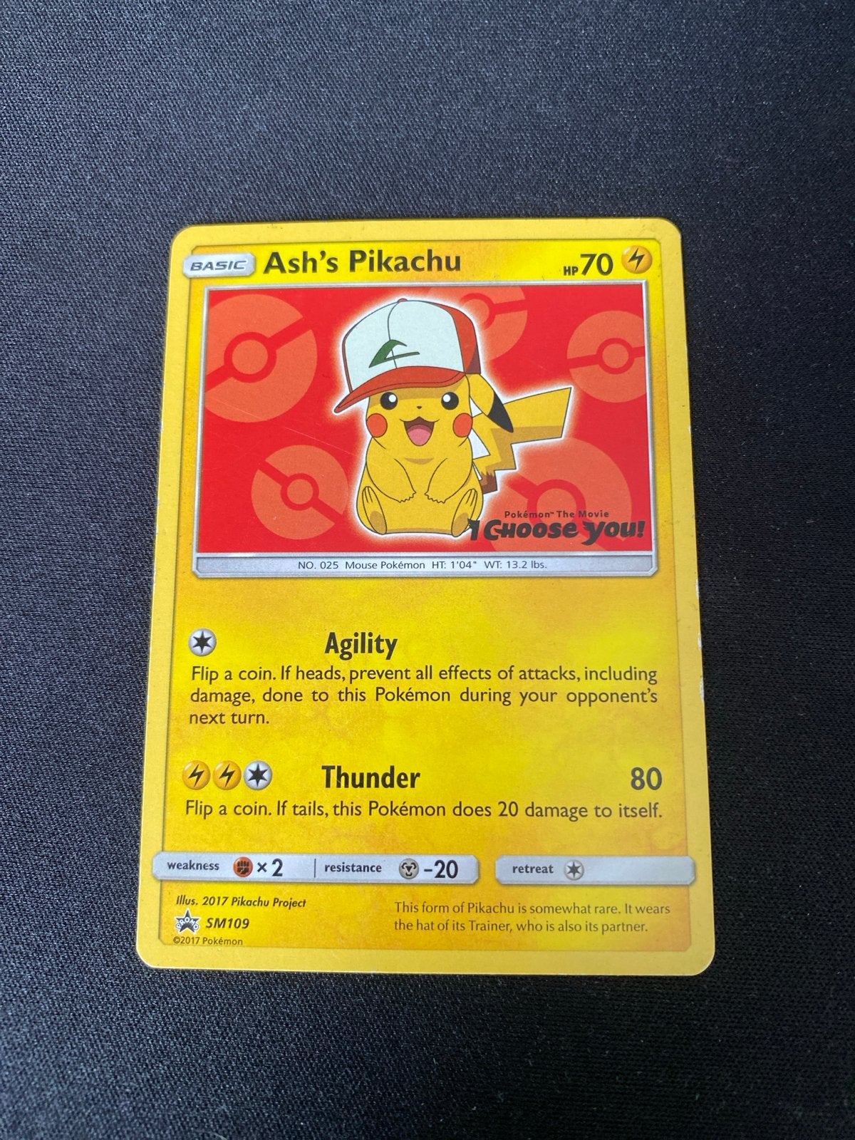 Ash's Pikachu Promo Kaart 2017 SM109 - Beschadigd, Ophalen of Verzenden, Gebruikt, Losse kaart, Foil