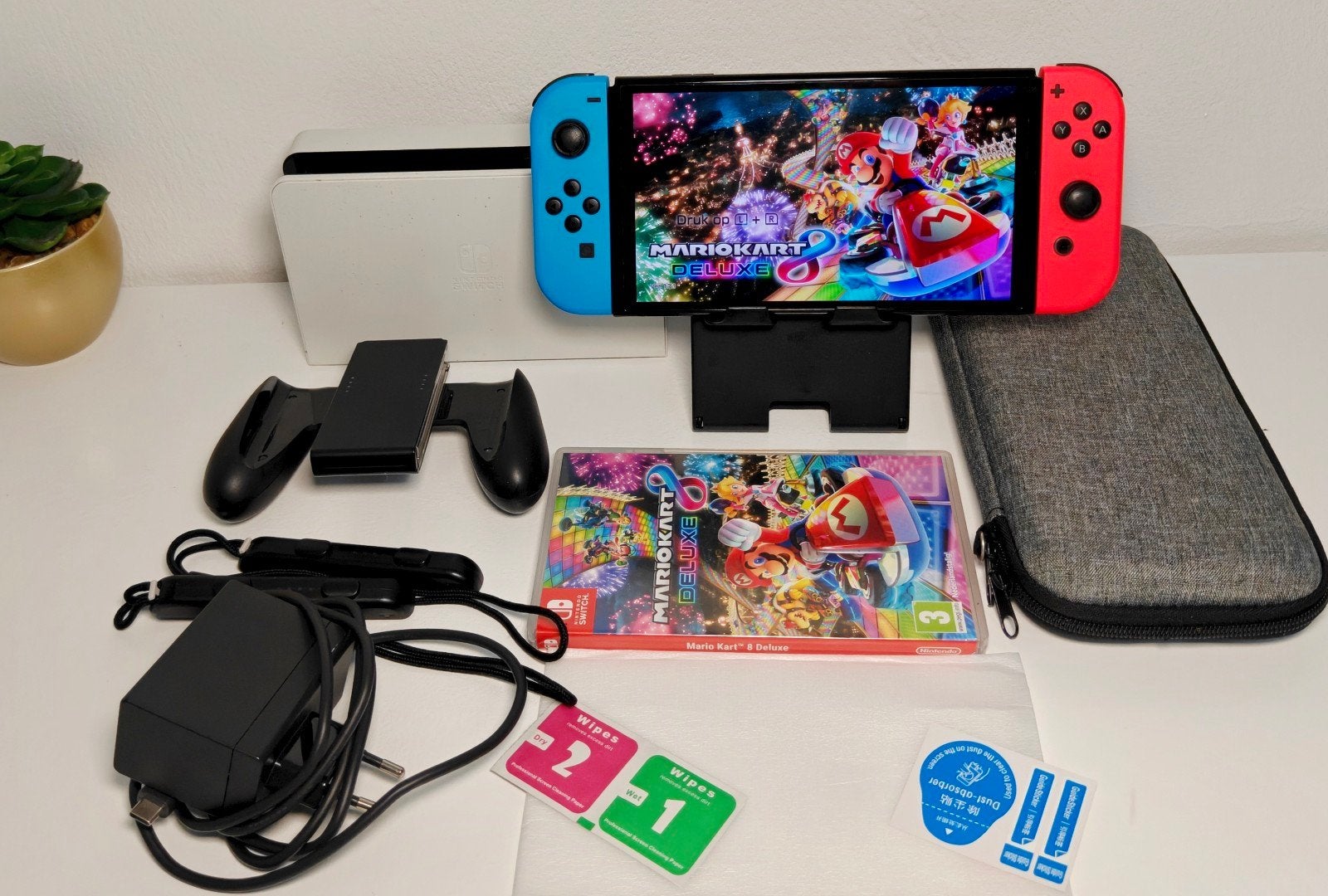 Nintendo Switch OLED met Mario Kart 8 Deluxe, Racen en Vliegen, Ophalen of Verzenden, Zo goed als nieuw, 3 spelers of meer