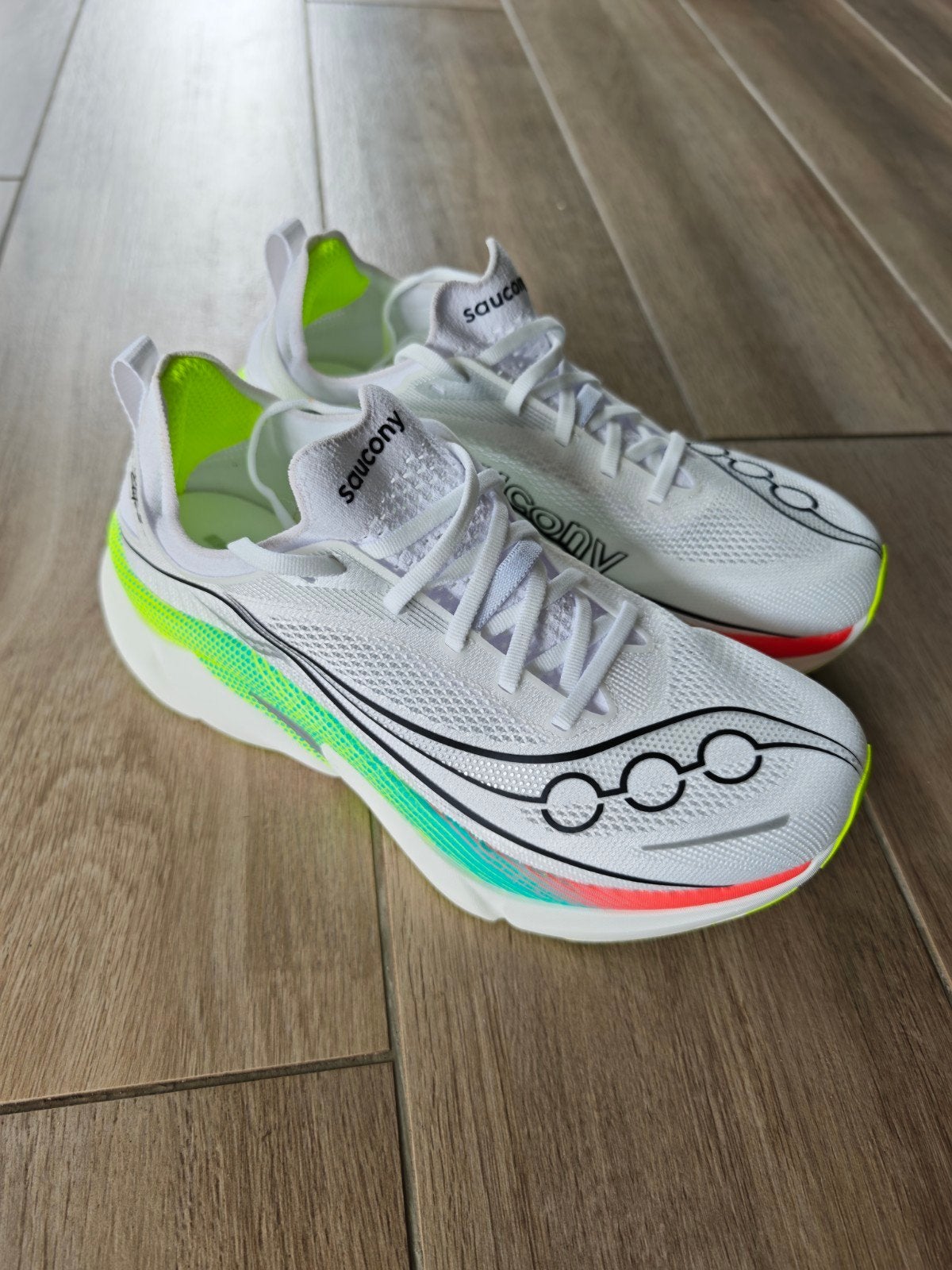 Nieuwe Saucony Endorphin Elite 3 - Maat 44, Sport en Fitness, Hardloopschoenen, Nieuw, Hardlopen, Saucony