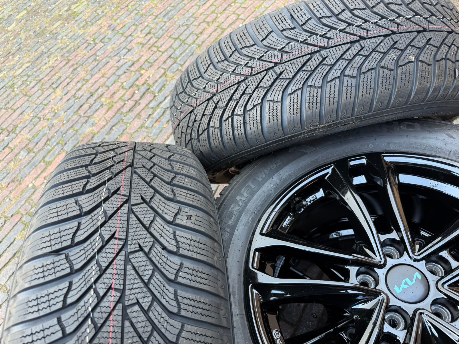 NIEUWE 18” Kia Sorento velgen -TPMS- 235/60R18 winterbanden, 18 inch, Banden en Velgen, Nieuw, 235 mm
