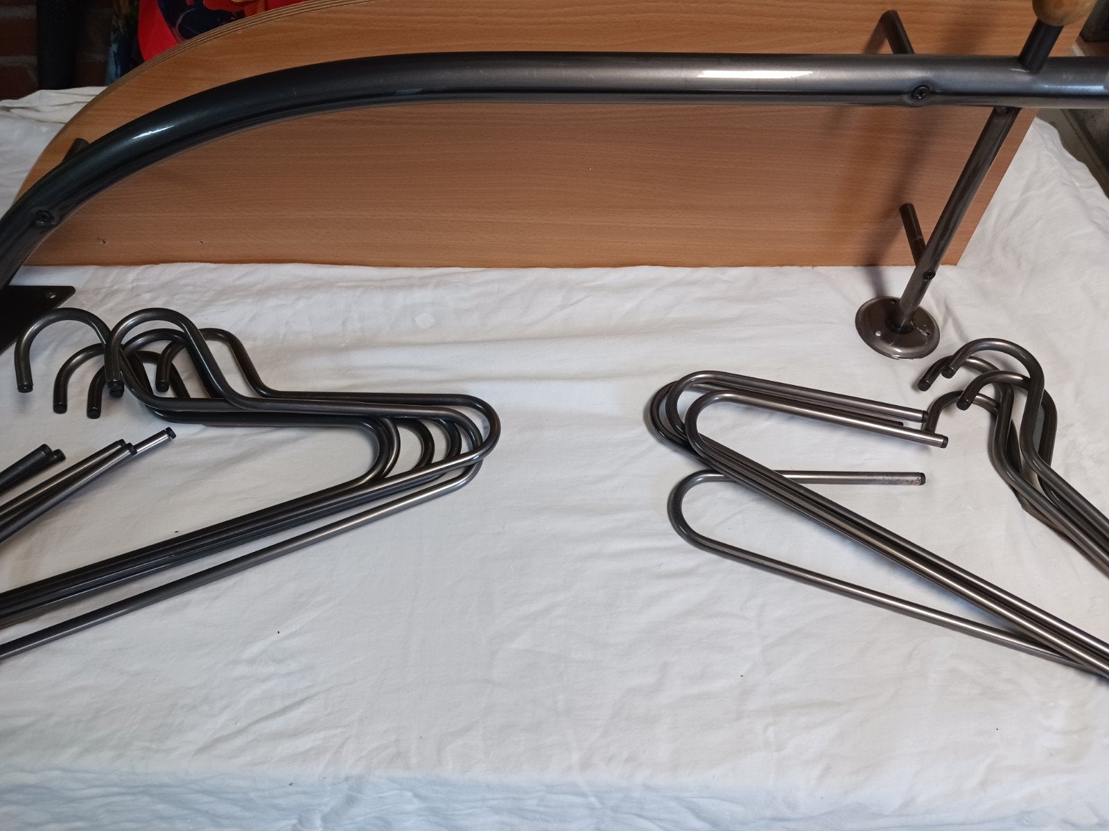 nette kapstok met 10 kleerhangers, Ophalen, Zo goed als nieuw, Metaal, Wandkapstok