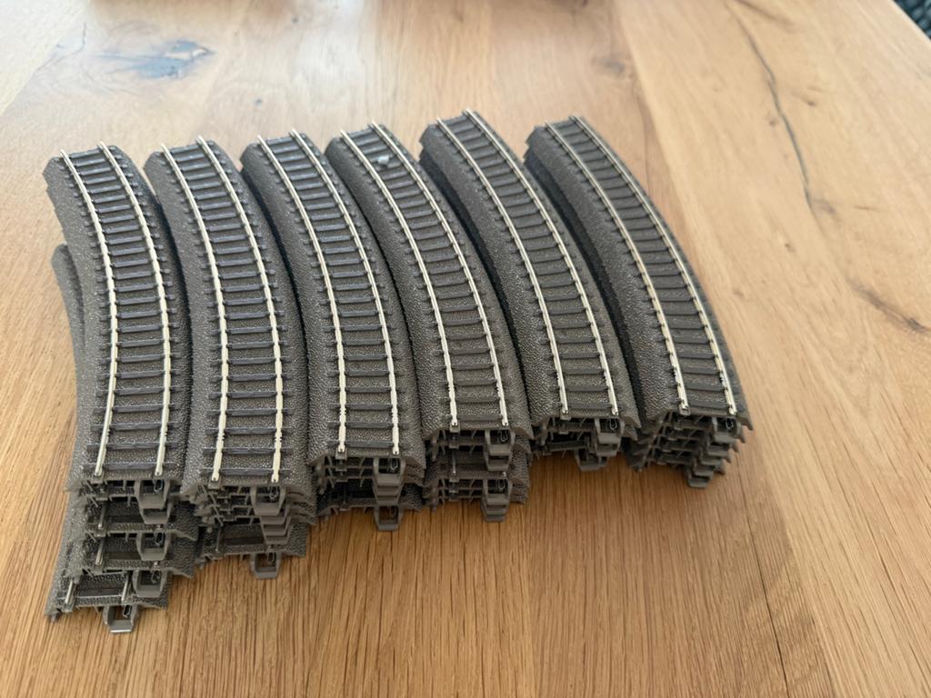Märklin H0 C-rails: 30 bochten (R360) en 3 rechte rails, Wisselstroom, Rails, Ophalen of Verzenden, Zo goed als nieuw