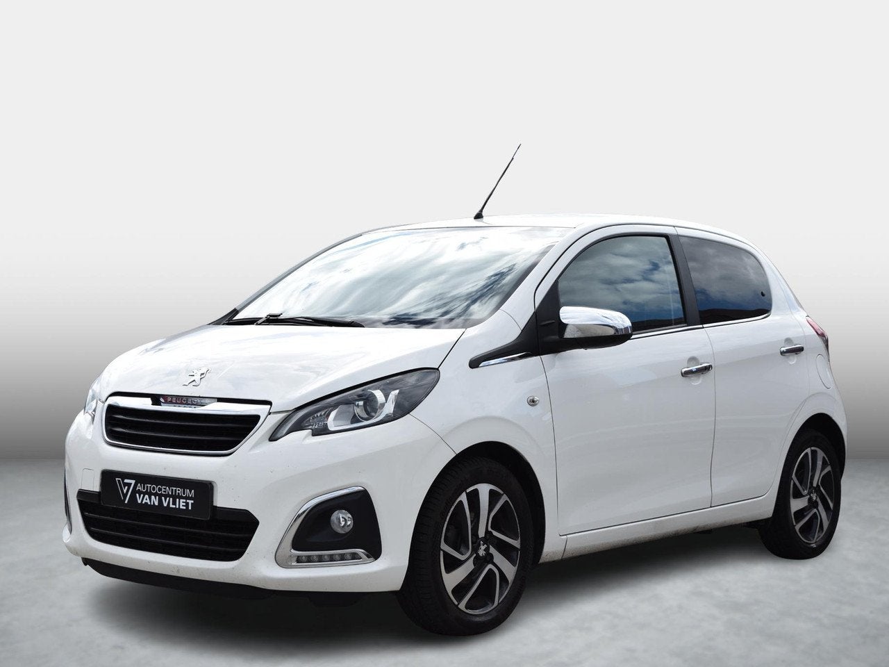 Peugeot 108 1.0 e-VTi Allure (bj 2017), Auto's, Voorwielaandrijving, Gebruikt, 4 stoelen, Origineel Nederlands