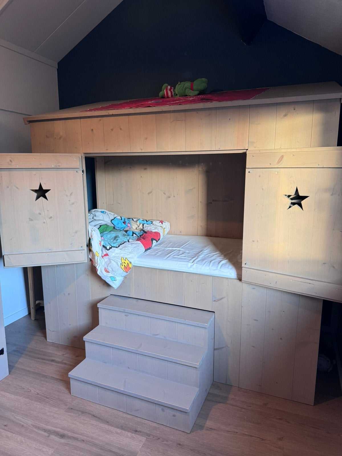 Prachtige complete houten kinderkamer, Ophalen, Zo goed als nieuw, Eenpersoons