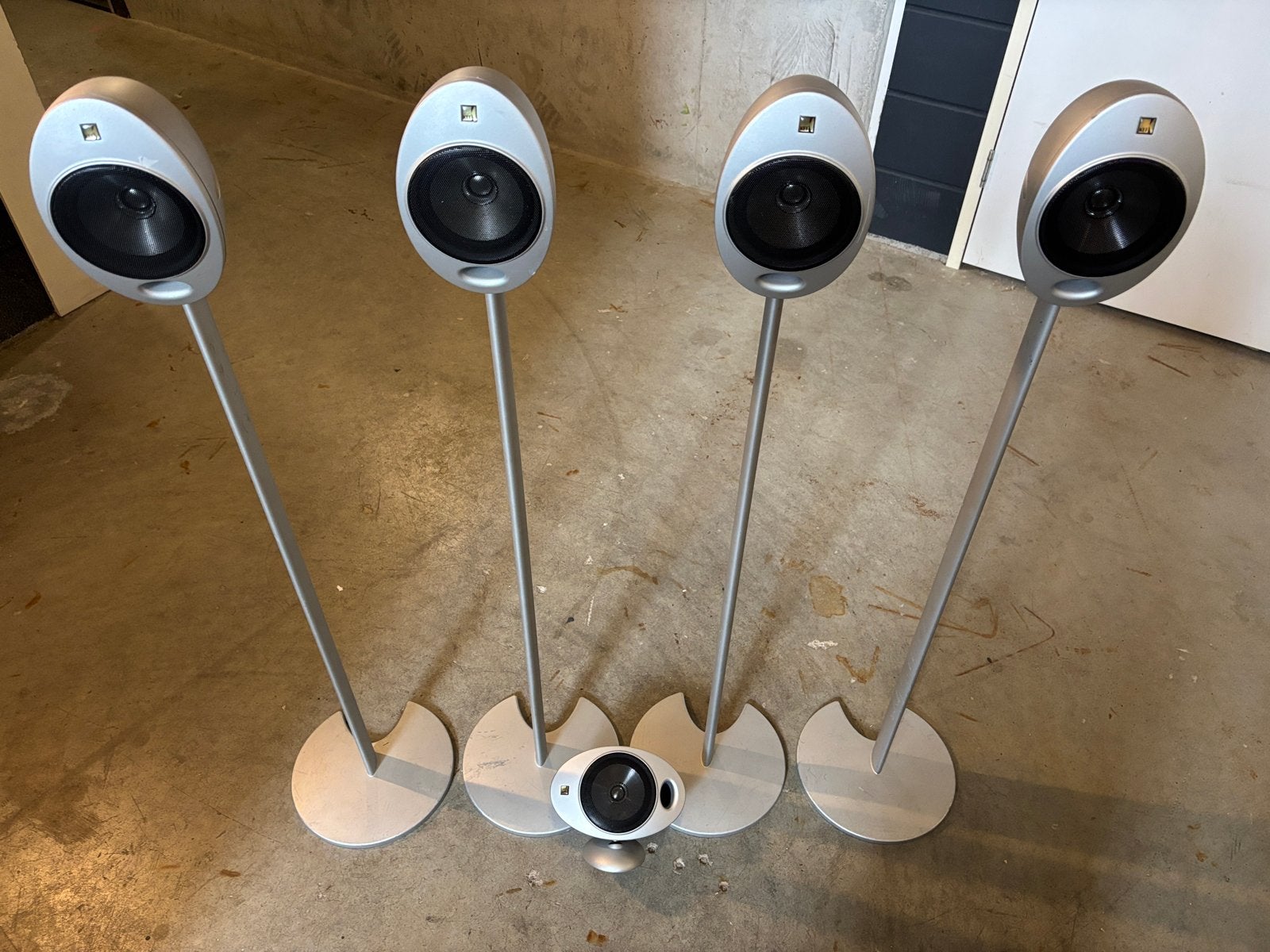 KEF HTS 2001 Surroundset met standaarden