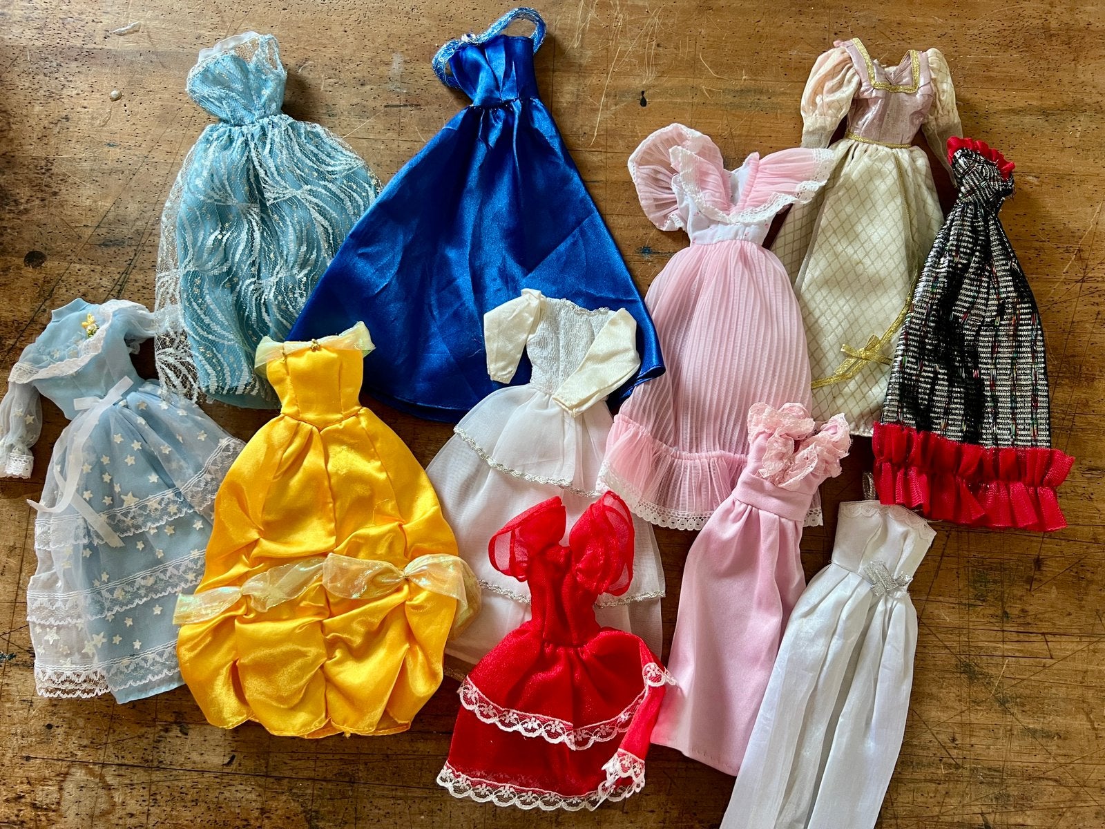 11 galajurken voor Barbie in gebruikte maar goede staat., Ophalen of Verzenden, Gebruikt, Accessoires