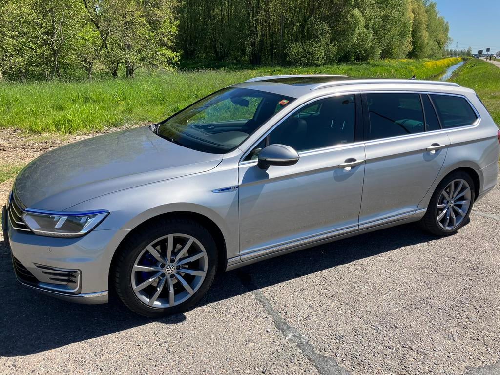 Volkswagen Passat 1.4 TSI 160KW GTE Phev luxe vol opties!, Lichtsensor, 156 pk, 1600 kg, 93 €/maand