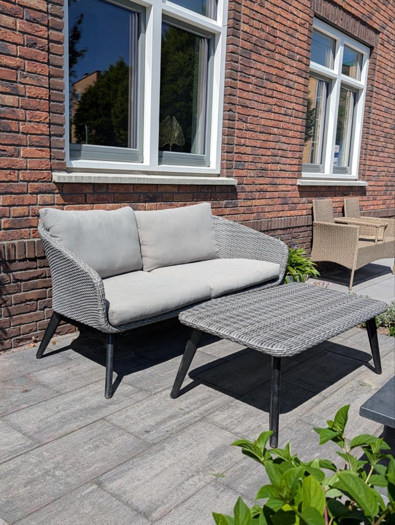 Bankje met tafel, Ophalen, Gebruikt, Kunststof, 2 zitplaatsen