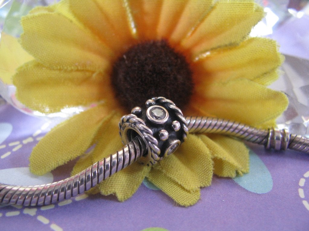 Pandora bedel P334 = oxi crown + 4 x zirkonia HELDER, Pandora, Ophalen of Verzenden, Zo goed als nieuw, 1 bedel