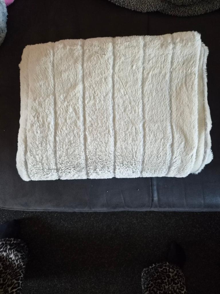 Zachte witte fleece deken (imitatie bont), Ophalen, Zo goed als nieuw, Wit, Rechthoekig