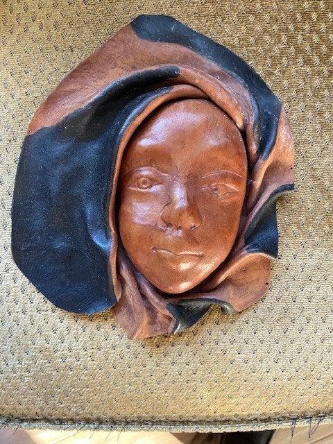 leder kunstwerk vrouwenhoofd, Antiek en Kunst, Wanddecoratie, Afrika, Meerkleurig, Overige materialen