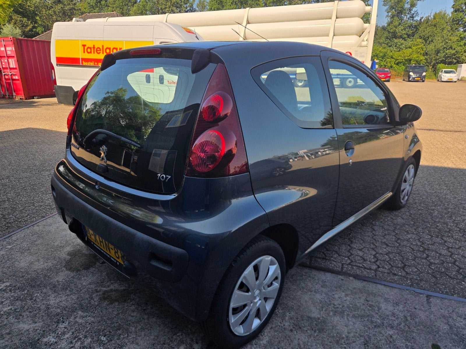 Peugeot 107 Facelift 2013  NIEUWE APK AIRCO, Auto's, Peugeot, Voorwielaandrijving, 4 stoelen, Origineel Nederlands, Handgeschakeld