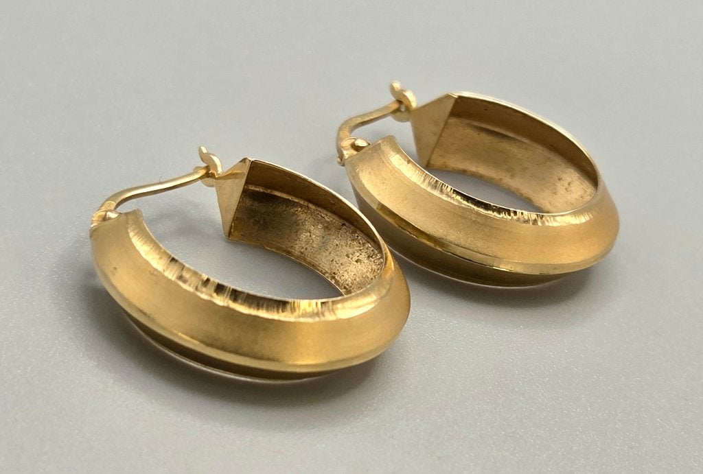 Gouden gematteerde oorbellen/creolen. 2026/416, Hangers, ., Ophalen of Verzenden, Zo goed als nieuw