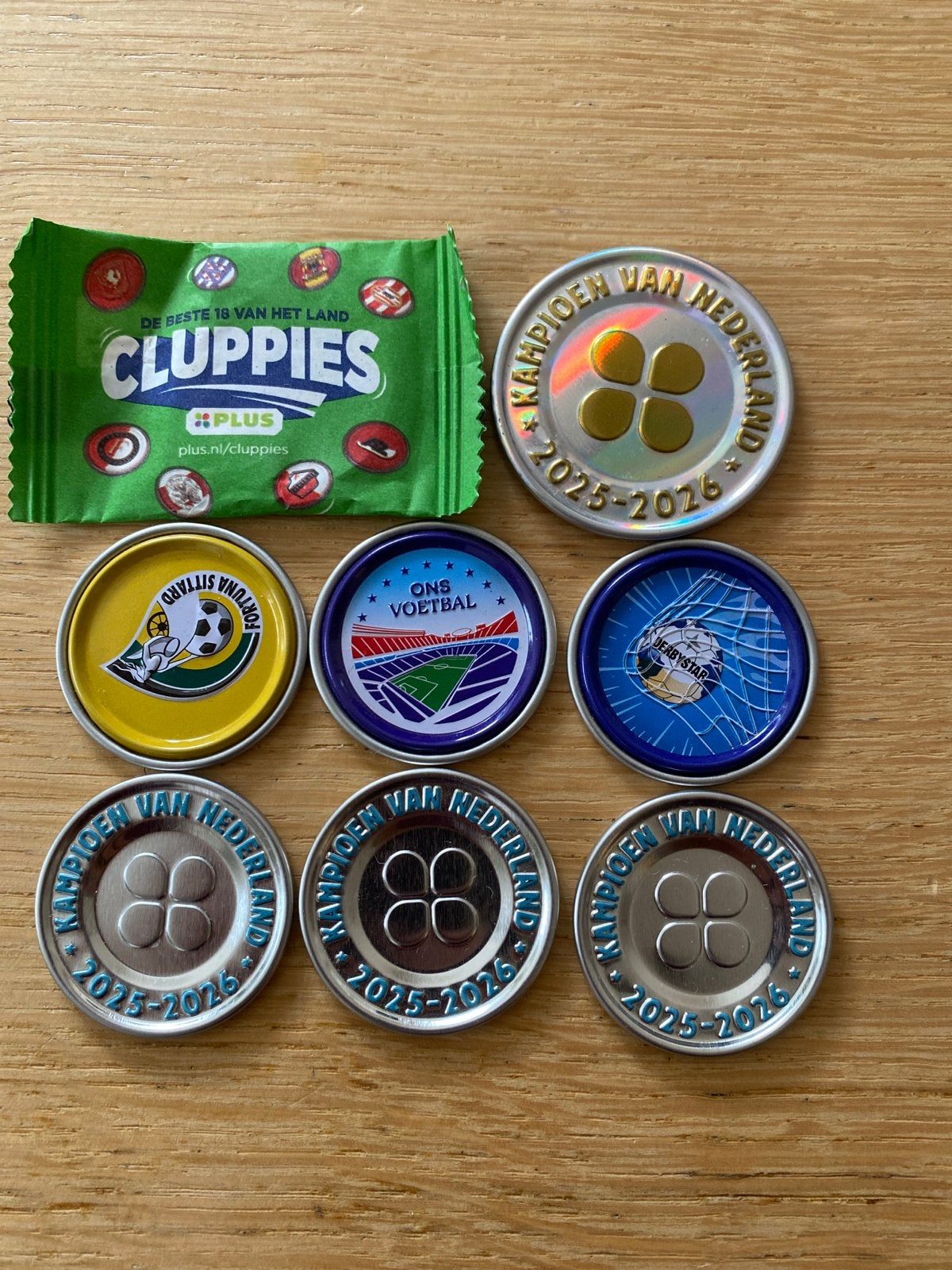 PLUS Cluppies Voetbalmunten en zakje - Nieuw, Verzamelen, Ophalen of Verzenden, Nieuw, Overige sporten, Overige typen