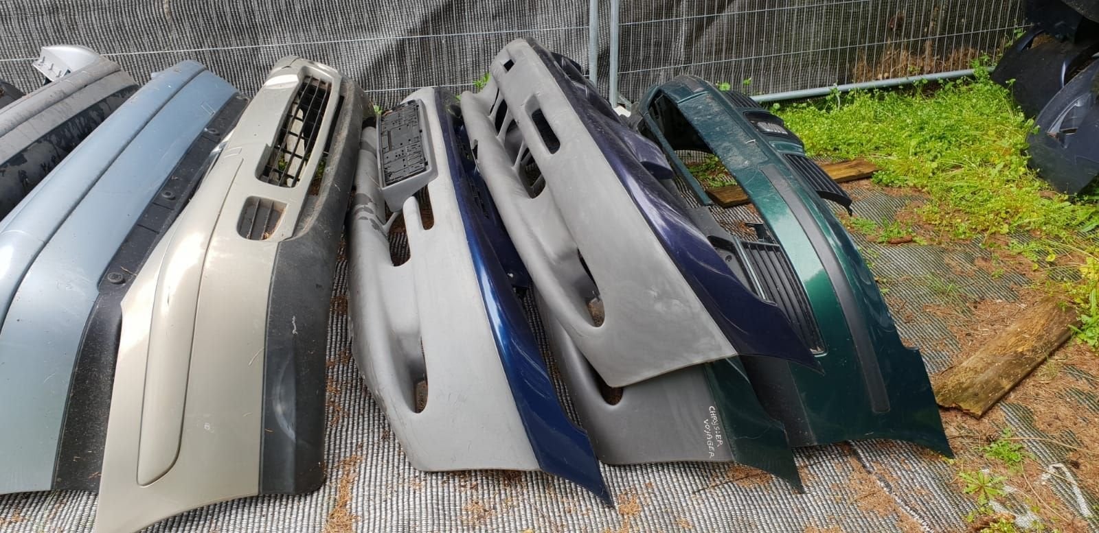 CHRIJSLER VOYAGER VOORBUMPERS BJ 97 TOT 2001, Gebruikt, -, Voor, -