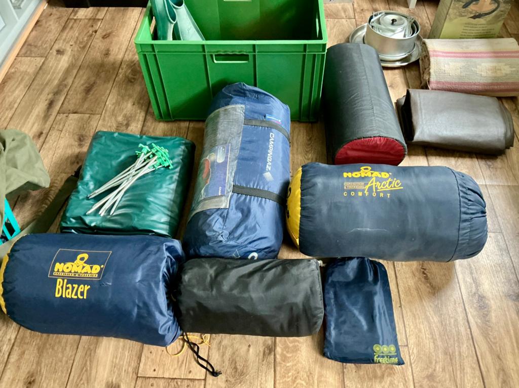 Tent en kampeerspullen, Ophalen, Zo goed als nieuw