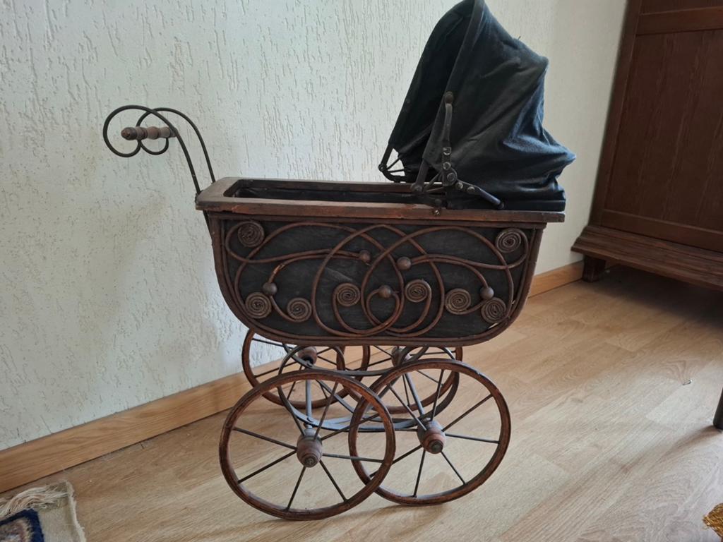 Vintage poppenwagen met porceleine pop, Ophalen, Gebruikt, Overige merken