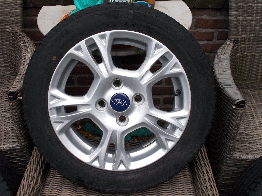 FORD FIESTA VELGEN MET BANDEN, Ophalen, 15 inch, Banden en Velgen, 185 mm