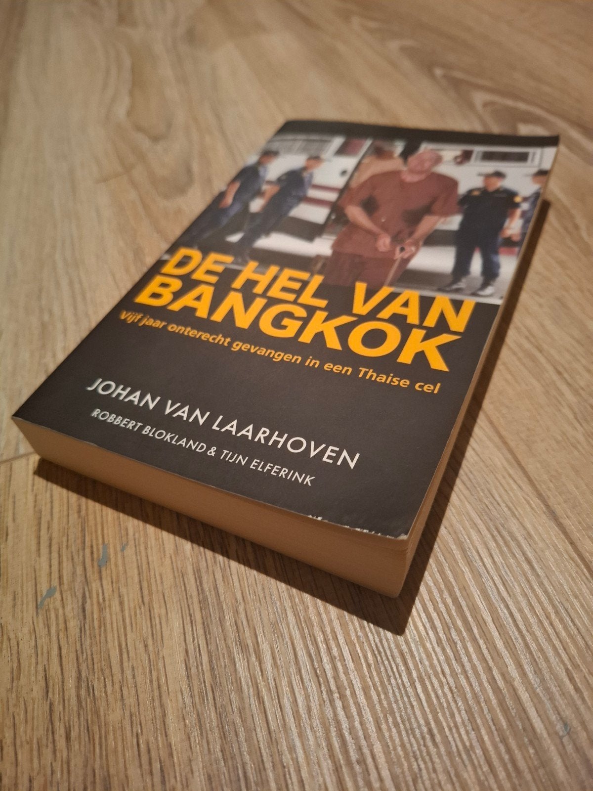 De Hel van Bangkok - Johan van Laarhoven, Ophalen of Verzenden, Gelezen