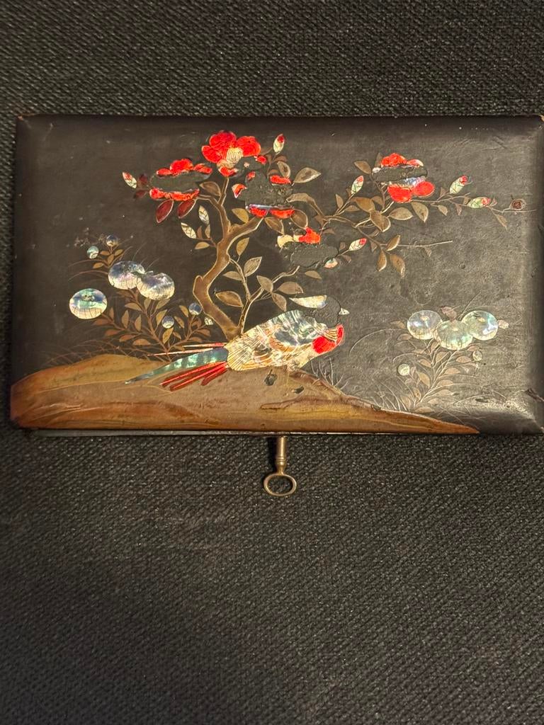 Oud lakdoosje, afm: (B) 18 cm, (D) 10 cm, (H) 5 cm., Antiek en Kunst, Ophalen of Verzenden